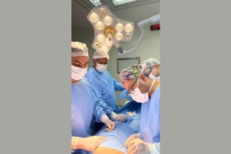 Dr. Gilberson Wanderley Silva orienta sobre como uma consulta profissional pode reduzir riscos e potencializar os resultados da cirurgia plástica.