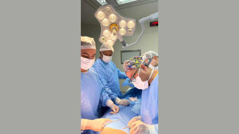 Dr. Gilberson Wanderley Silva orienta sobre como uma consulta profissional pode reduzir riscos e potencializar os resultados da cirurgia plástica.