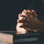 A esperança cristã é resposta à crise de sentido vivida na sociedade atual. Jose Eduardo De Oliveira e Silva explica como a fé católica oferece direção e consolo.