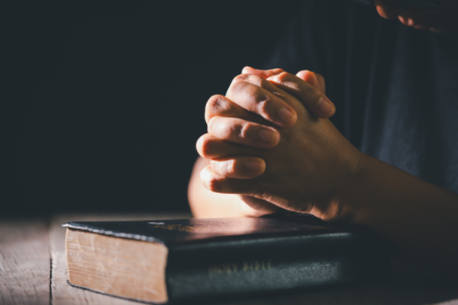 A esperança cristã é resposta à crise de sentido vivida na sociedade atual. Jose Eduardo De Oliveira e Silva explica como a fé católica oferece direção e consolo.