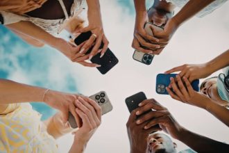 Falta de transparência na publicidade nas redes sociais no Brasil levanta alerta sobre influência digital e proteção do consumidor