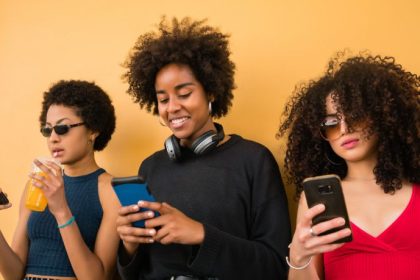 Publicidade desanimada: a tendência de marketing “sem entusiasmo” que viraliza nas redes sociais