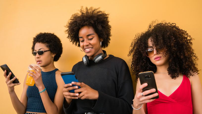Publicidade desanimada: a tendência de marketing “sem entusiasmo” que viraliza nas redes sociais