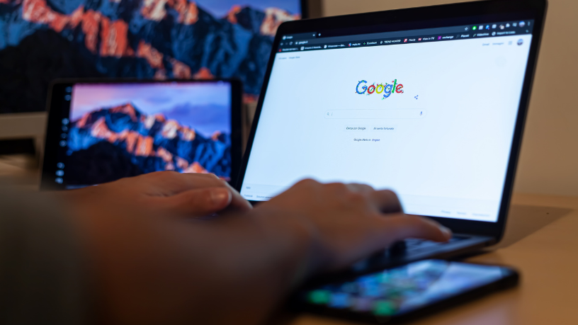 Meta ultrapassa o Google em receita de anúncios pela primeira vez na história